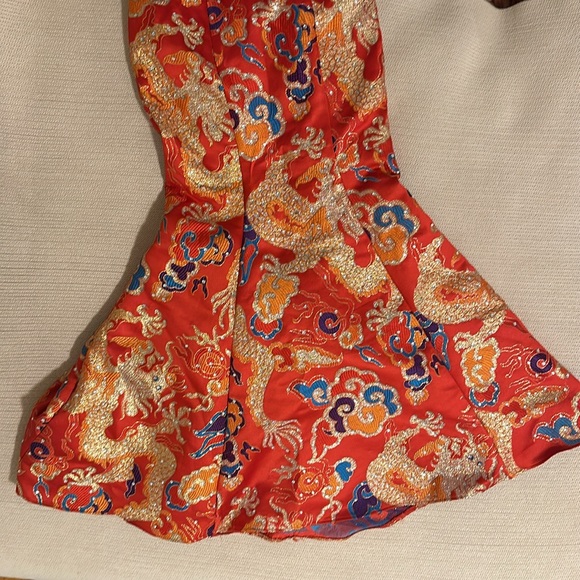 Chinese wedding gown - Picture 10 of 11